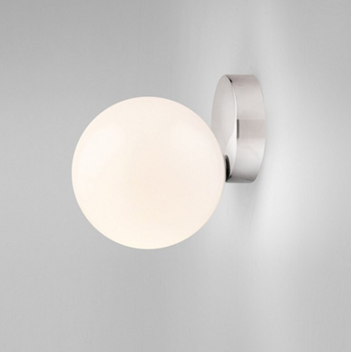 Eliza minimalist wall lamp in silver